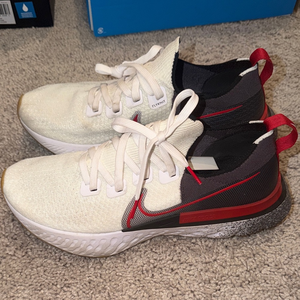 Nike Mens Flyknit Sneakers